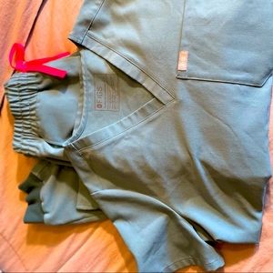 Figs Scrubs Set S Catarina Top and SP High Waisted Zamora Joggers (Hydrogreen)